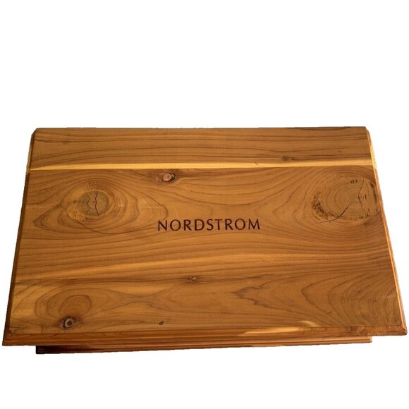 Nordstrom Cedar Wooden Jewelry & Trinket Storage Box With Dividers - Picture 6 of 9